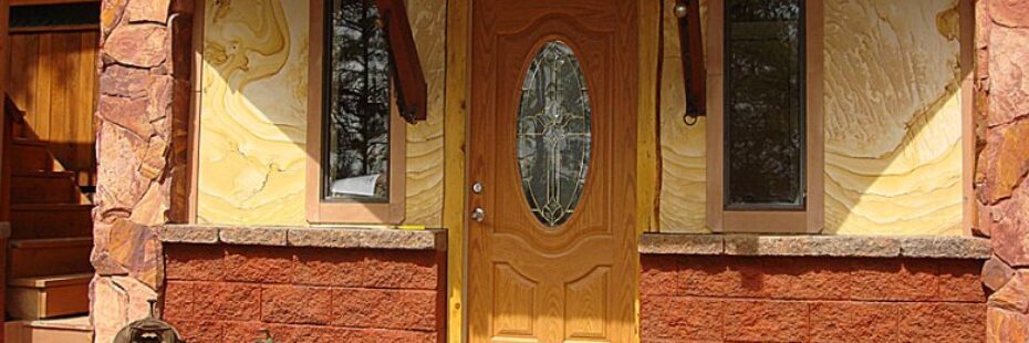 Pinetop Vista Cabins, Cabin 5 and 6: front door of the lower level.