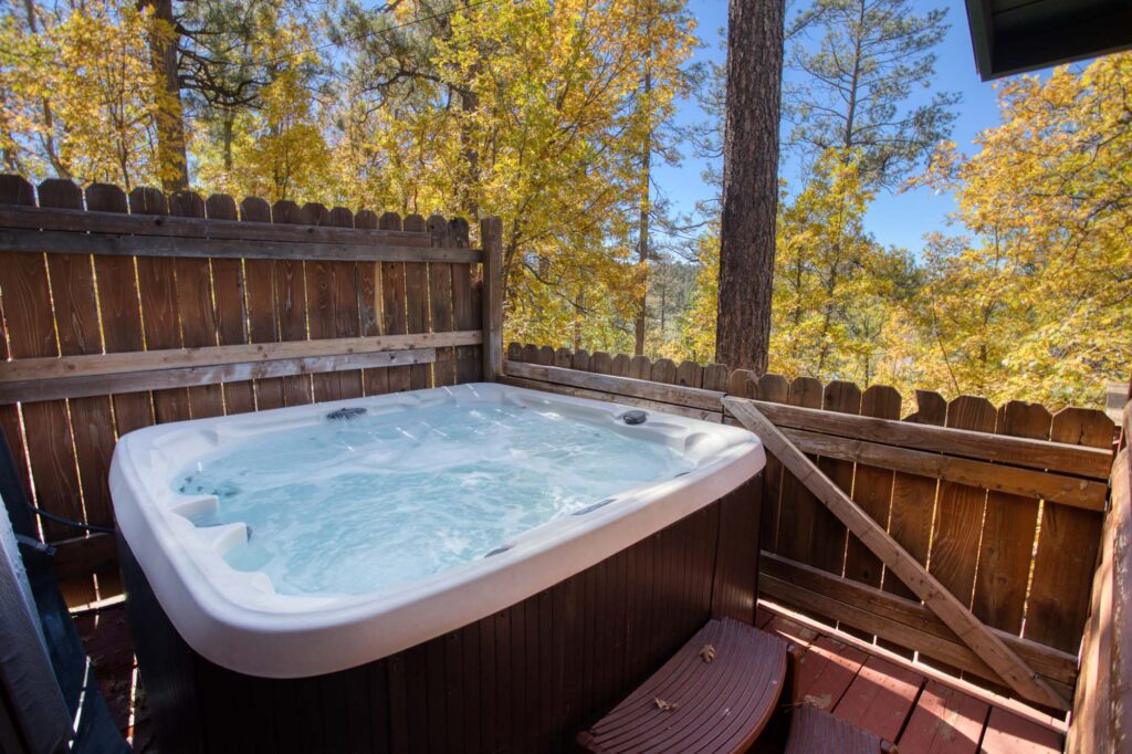 Cabin 3: Private hot tub