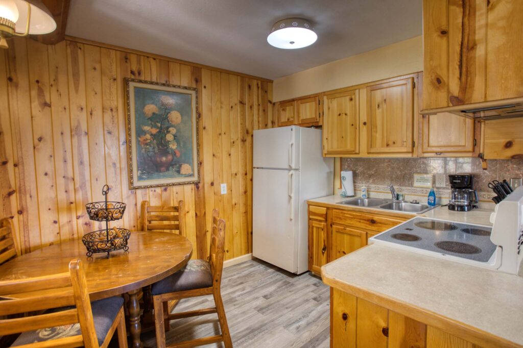 Cabin 3: Kitchen