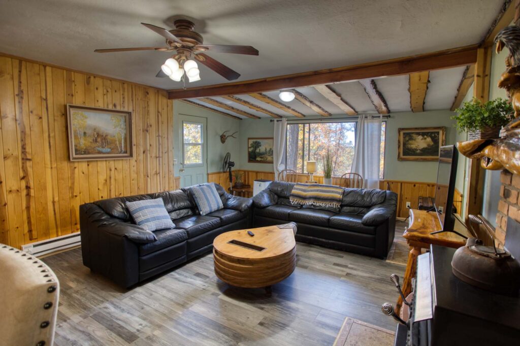 Cabin 3: Living Room