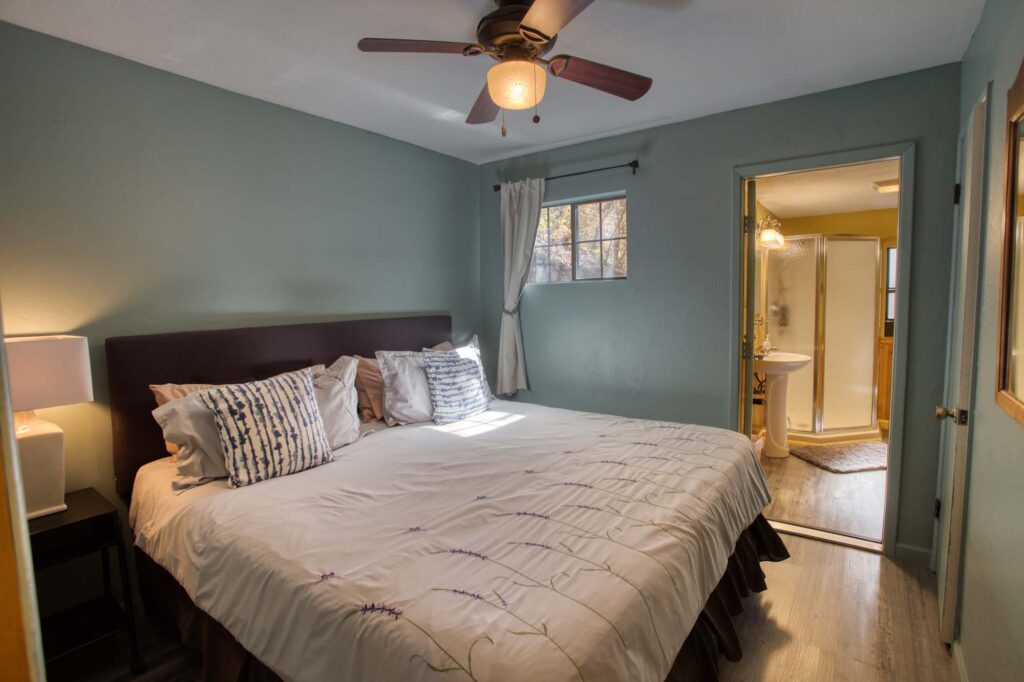 Cabin 3: Bedroom 1, King