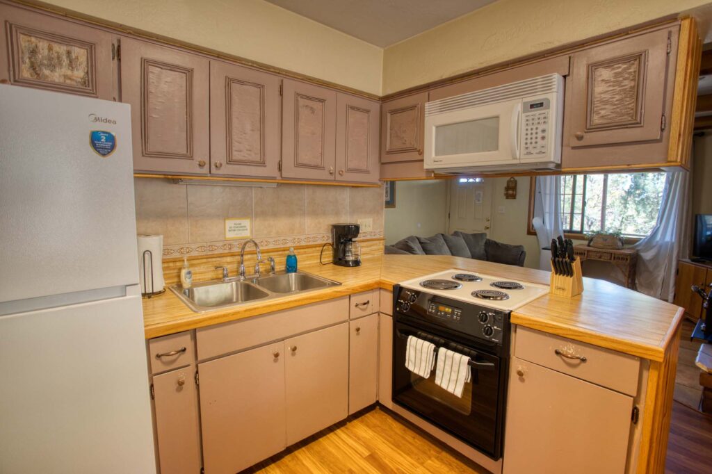 Pinetop Vista Cabins, Cabin 1 the Fishing Cabin - Kitchen View