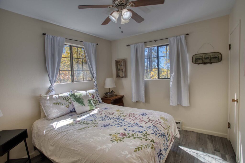 Pinetop Vista Cabins, Cabin 1: Bedroom View