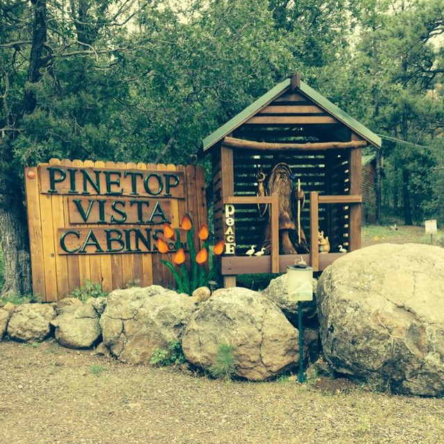 Pinetop Vista Cabins Entrance